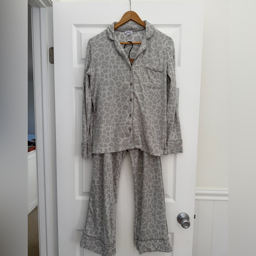 Splendid Gray Leopard Print Pajama Set, Size - Small